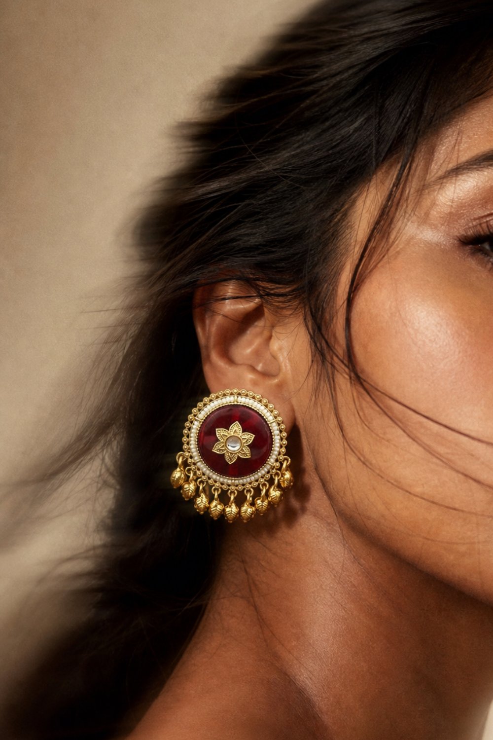 Studs earrings by Pardesia