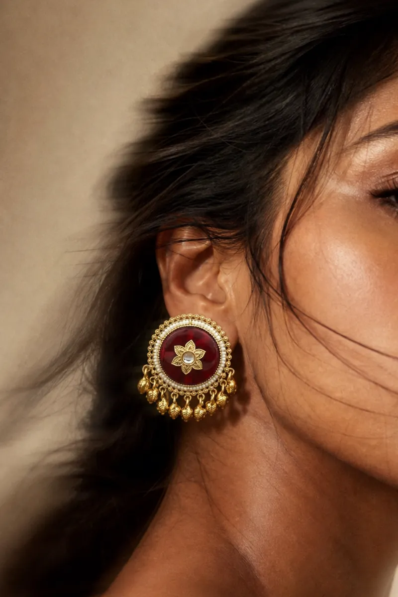 Studs earrings by Pardesia